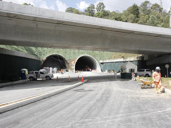 Taxis, buses y servicios particulares son los primeros carros en circular por el túnel más largo de Latinoamérica.