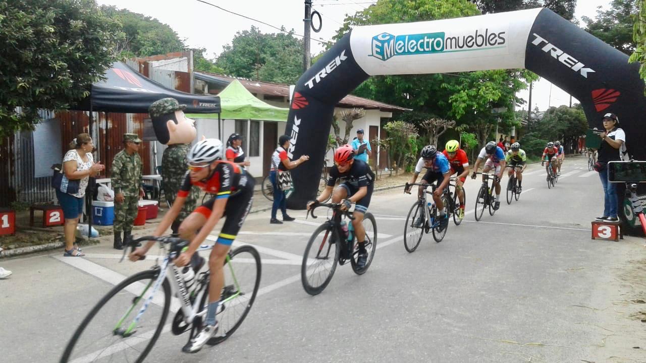 Ejército Nacional acompañó clásica de ciclismo que se llevó a cabo con éxito en Tame, Arauca
