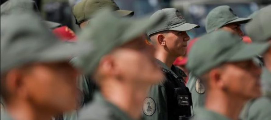 En Caracas y en la frontera militares rusos utilizan el uniforme venezolano
