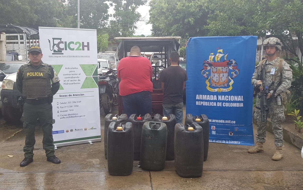 Capturan a dos hombres cuando movilizaban combustible de contrabando en un motocarga