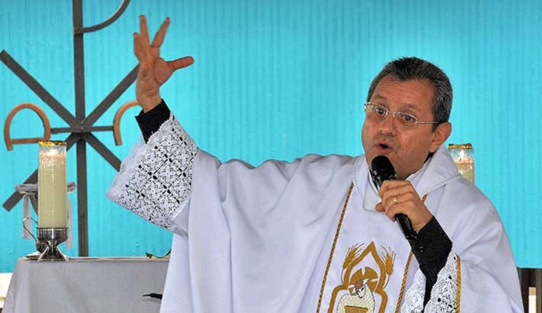 en el marco del I Congreso de Pastoral Diocesano Obispo de la arquidiócesis de Quindío se vistió de habitante de calle para dejar una lección
