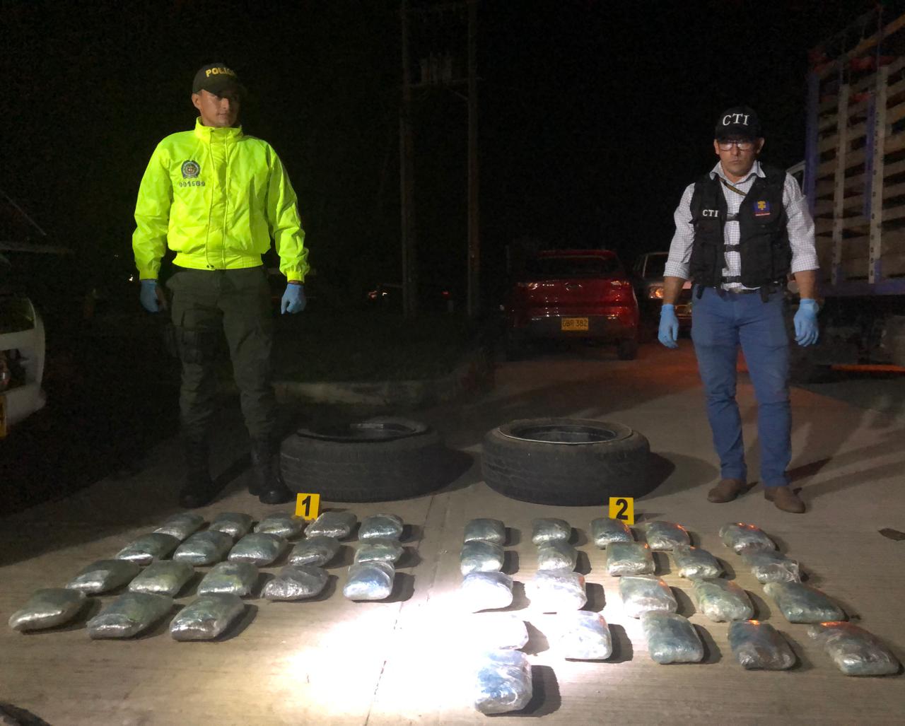 Policía incautó 25 kilos de marihuana que estaban ocultos en las llantas de un vehículo
