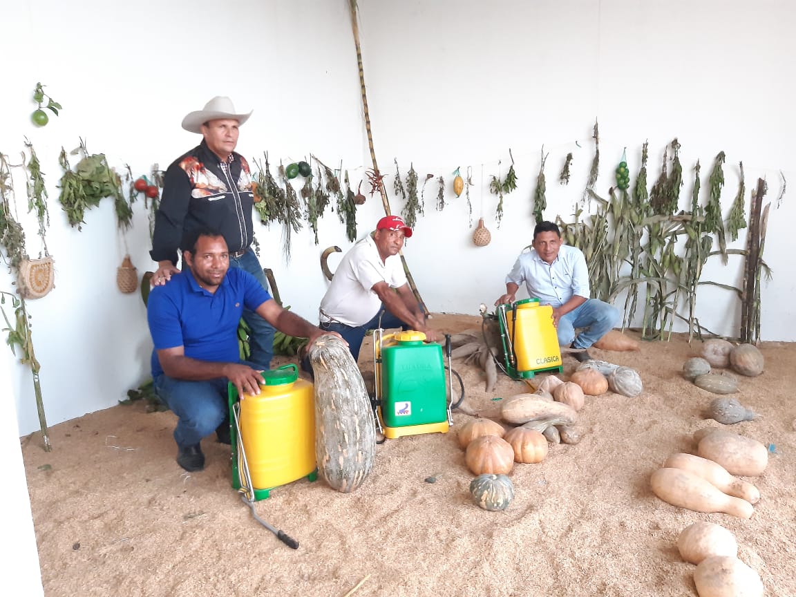Tres fumigadoras fueron entregadas a productores de Todos Los Santos