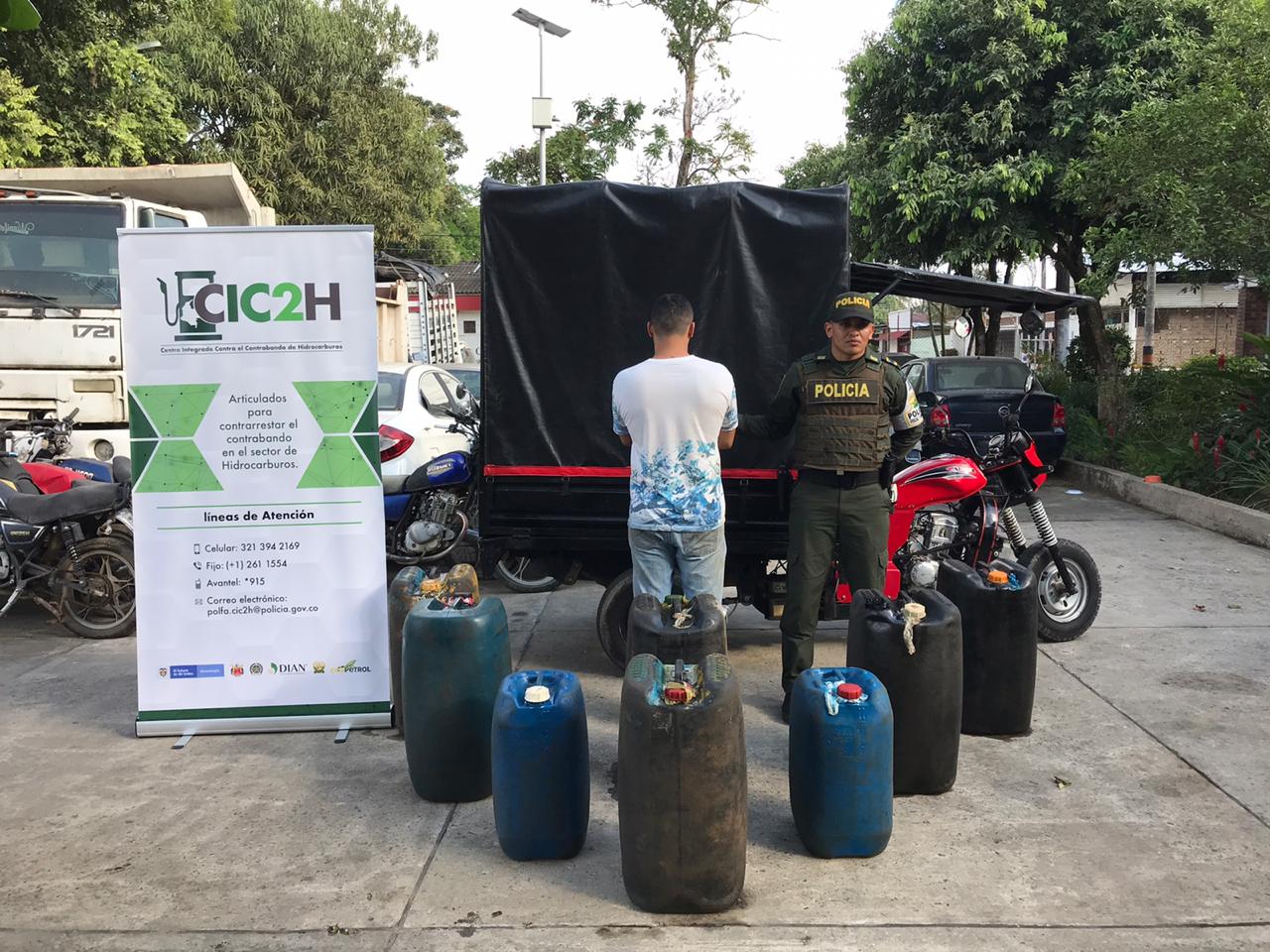 Más de 116 galones de combustible fueron incautados por la Polfa