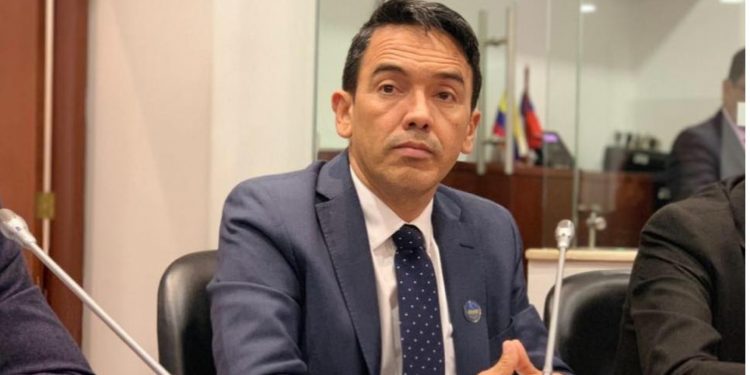 Demandan al Representante Carreño por destinación indebida de dineros públicos