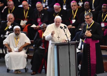 Papa Francisco rinde homenaje a los profesores del mundo