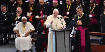 Papa Francisco rinde homenaje a los profesores del mundo