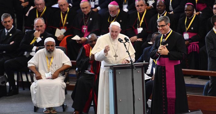 Papa Francisco rinde homenaje a los profesores del mundo