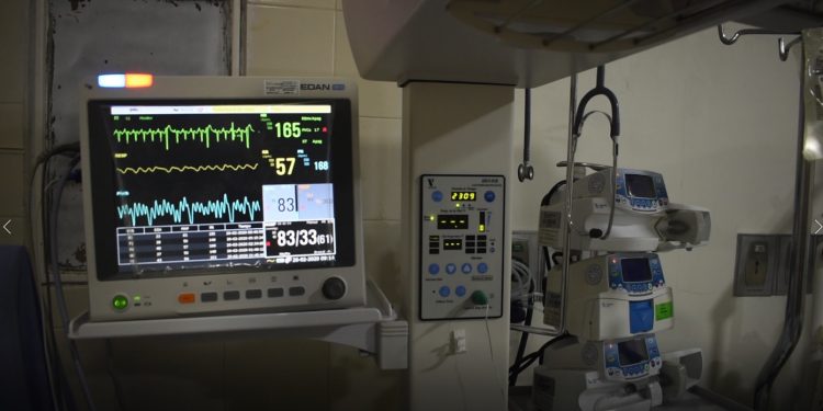 En peligro de morir bebé de 8 días de nacido por falta de remisión