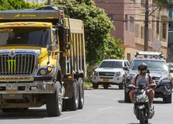 camioneros bloquean la AutoNorte el paro seguirá hasta las ultimas consecuencias