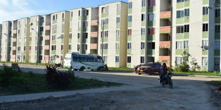 Adolescentes se agreden ante la vista de los adultos