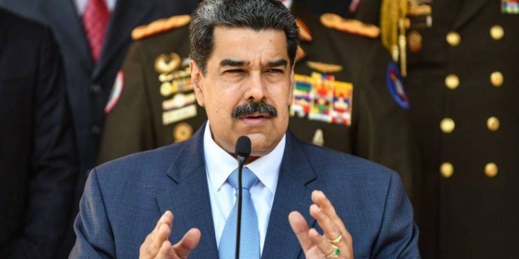 Maduro ordena cuarentena total en Venezuela