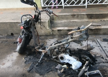 Moto incinerada causó pánico en habitantes del barrio Córdoba