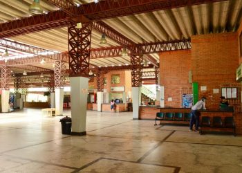 Comerciantes en el Terminal de Transporte se han visto afectados por disminución de pasajeros