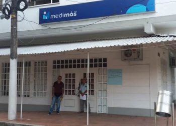 Usuarios se encadenan a las puertas de Medimás en Saravena