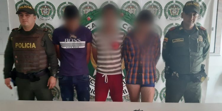 Fueron capturados 3 hombres cuando pretendían robar a una persona