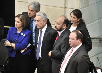 Proponen impuesto a los servidores públicos que tengan los sueldos más altos del Estado