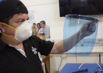 Sena Regional Arauca fabrica caretas 3D para protección del personal de la salud