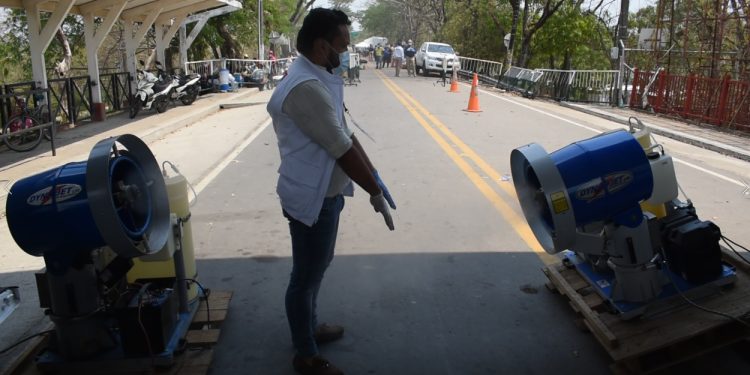 Así se lleva a cabo el proceso de desinfección en el puente internacional José Antonio Páez