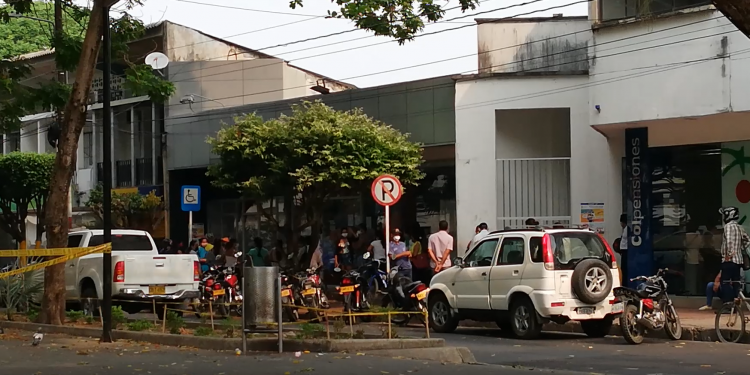 Como si nada, así transitan hoy los araucanos por las calles de la ciudad
