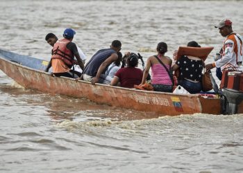 Habitantes de Santafesito denuncian tránsito sin control por el río Arauca