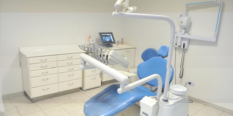 Consultorios odontológicos podrán atender solo urgencias