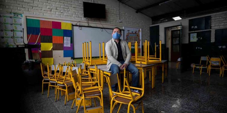 Hoy, Día del Maestro, dos docentes fueron internados en clínicas psiquiátricas por sobrecarga laboral