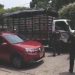Policía detuvo a padres de familia mientras recibían material de estudio para sus hijos