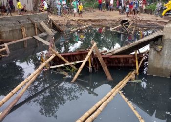 Se cayó el puente de Llano Alto en medio de su construcción