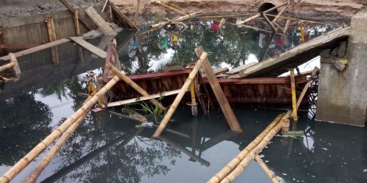 Se cayó el puente de Llano Alto en medio de su construcción
