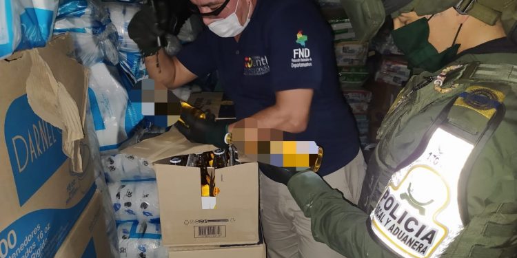 Polfa en conjunto con Secretaría de Hacienda departamental incautaron 544 botellas de licor