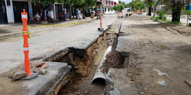 Administración municipal debe exigir a contratistas la culminación de obras en la vía