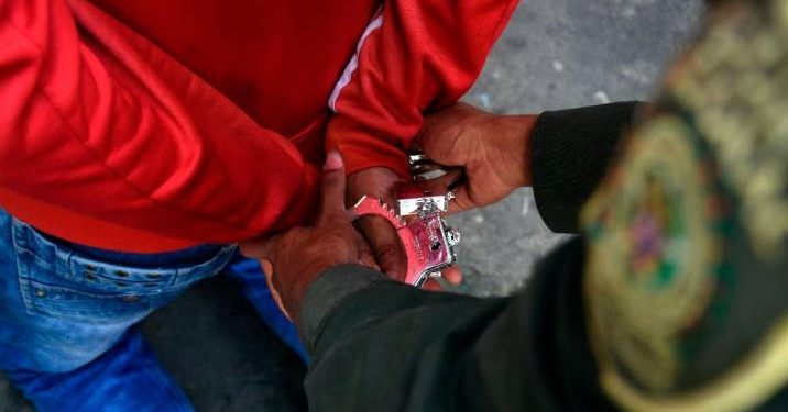 Sujeto fue capturado tras manosear a su hijastra menor de edad y agredir a su pareja