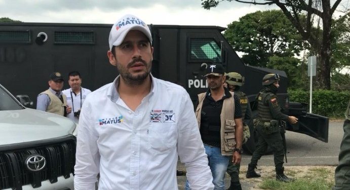 Senador Álvaro Uribe rechazó seguimientos ilegales contra el periodista Miguel Matus por parte del Ejército