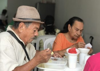 Adultos mayores exigen al Alcalde de Arauca la reapertura de los comedores comunitarios