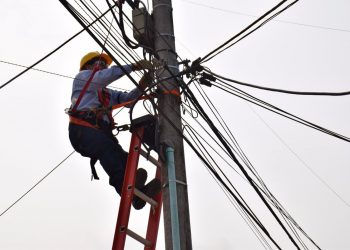 Enelar realizará desconexión del servicio en algunos sectores de Arauca debido a trabajos de reposición de postes