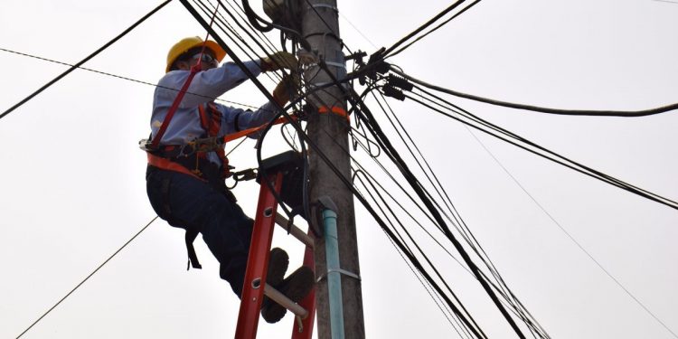 Enelar realizará desconexión del servicio en algunos sectores de Arauca debido a trabajos de reposición de postes