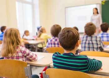 Ministra de Educación señaló que cada municipio decidirá la fecha de inicio de clases en alternancia