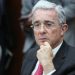 Álvaro Uribe renuncia a su curul en el Senado
