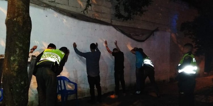 «Con piedras y botellas son recibidas las autoridades en Monserrate»