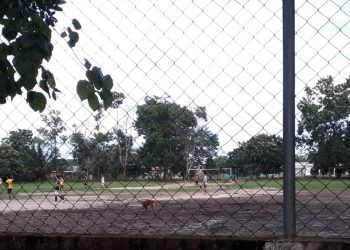 Policía sancionarán a padres de menores que incumplan con medidas de aislamiento y toques de queda