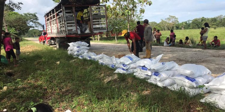 Familias indígenas retornadas y reubicadas en Arauca reciben ayudas humanitarias