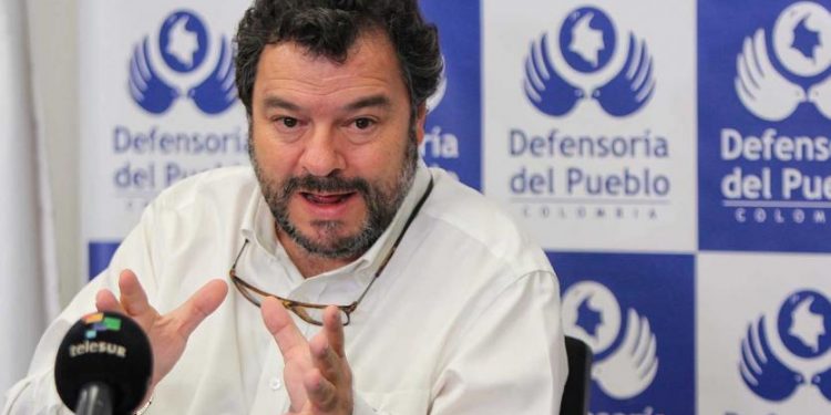 Carlos Negret deja su cargo como Defensor del Pueblo pero dice que seguirá trabajando por el ciudadano de a pie
