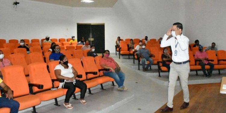 Comerciantes ambulantes fueron capacitados para ejercer sus actividades