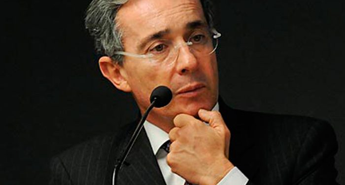 Hoy es día clave para la continuidad o eliminación de la medida de detención preventiva que cursa contra Alvaro Uribe