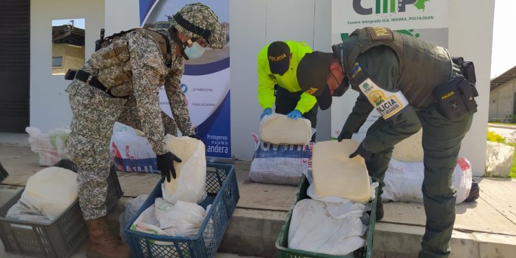 Autoridades incautaron 310 kilos de queso de contrabando