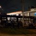 Muere mujer arrollada por bus secuestrado por vándalos en Bogotá