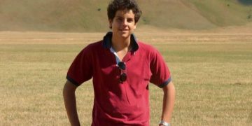 la historia de Carlos Acutis un joven italiano que va con sus tenis camino al santoral católico