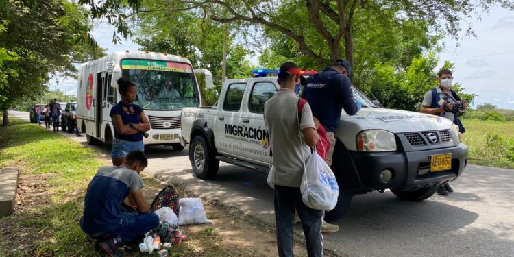 En controles migratorios en Arauca fueron devueltos 60 venezolanos a su país