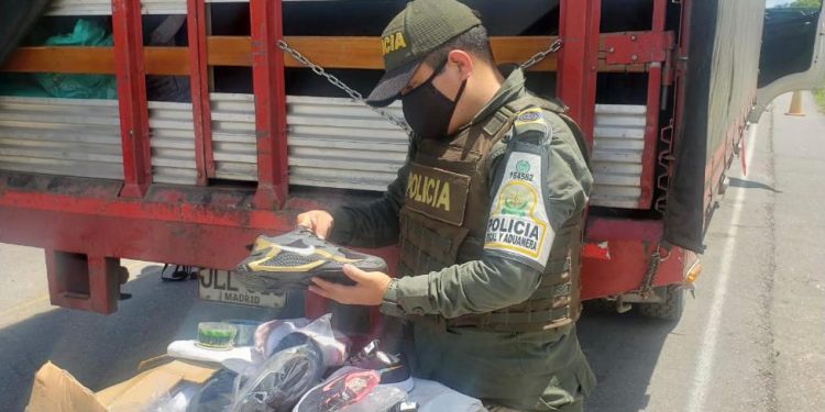 Autoridades incautaron 1.189 pares de calzado que pretendía ser ingresados de forma ilegal a Arauca